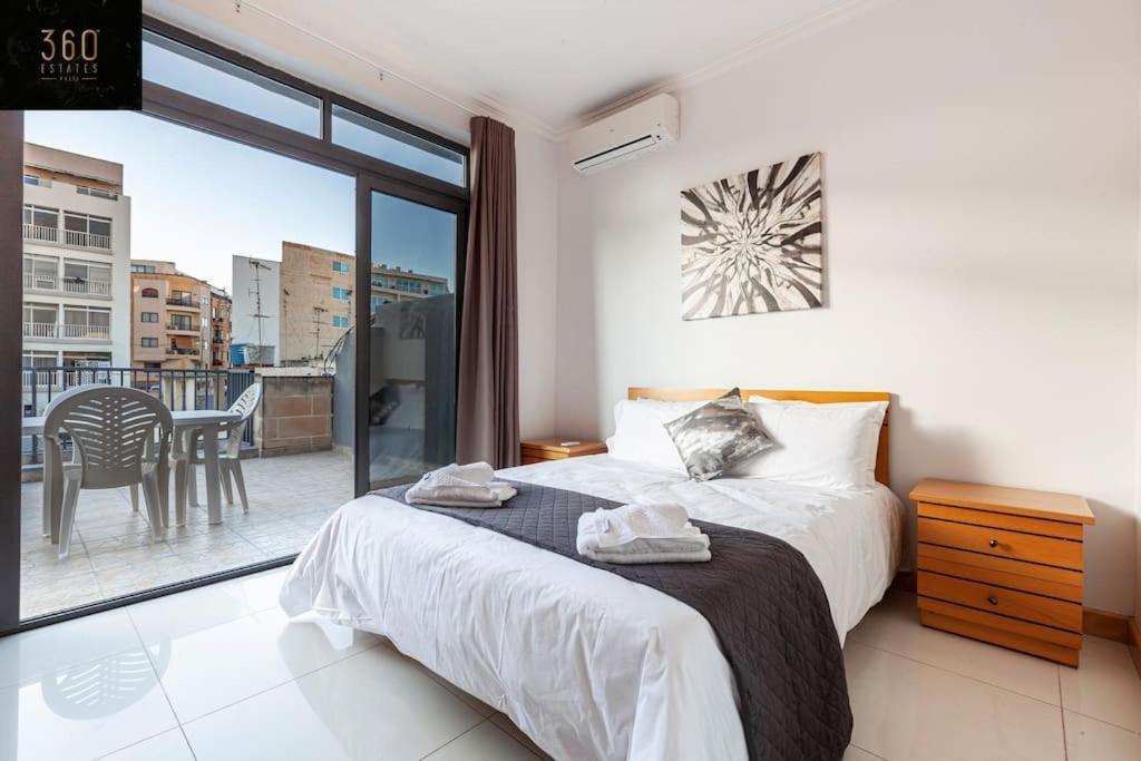 Comfortable Penthouse, Served With Lift, Wifi & Ac By 360 Estates Gzira Extérieur photo