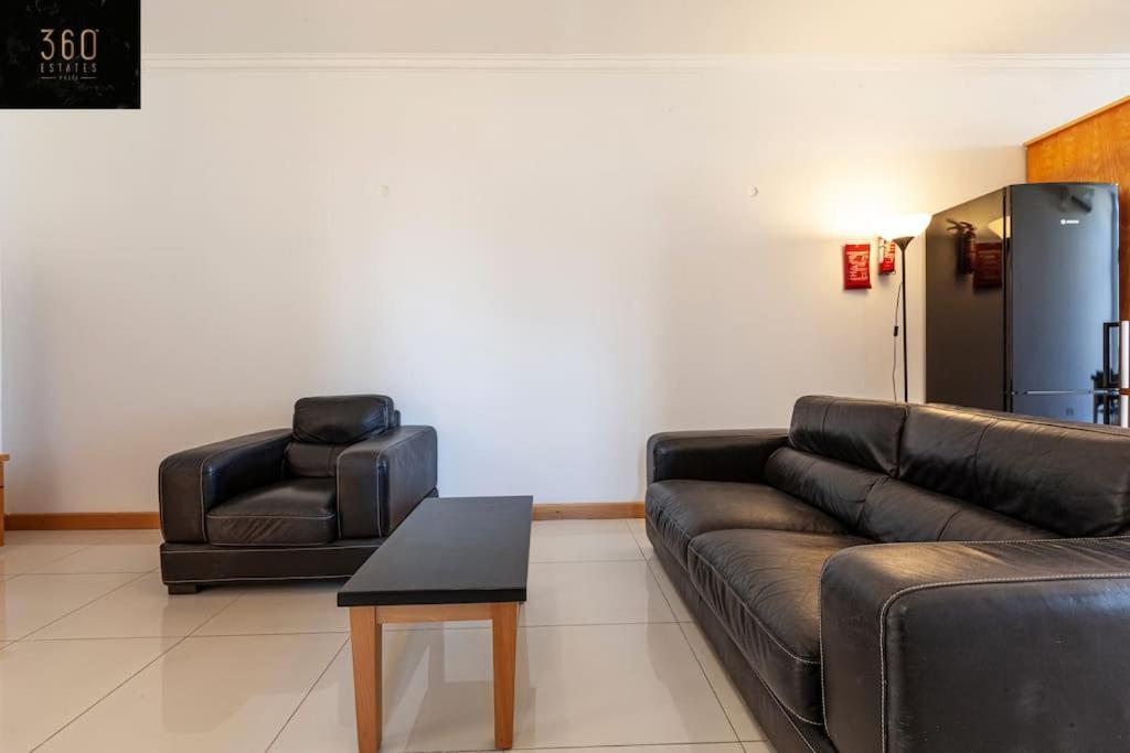 Comfortable Penthouse, Served With Lift, Wifi & Ac By 360 Estates Gzira Extérieur photo