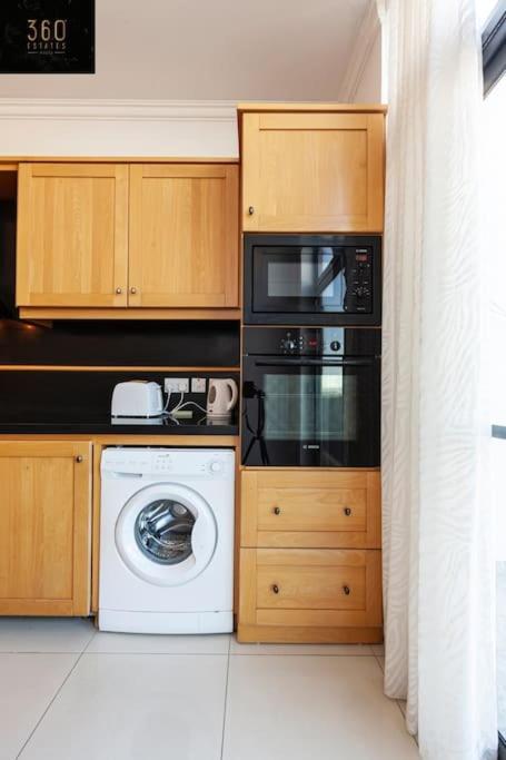 Comfortable Penthouse, Served With Lift, Wifi & Ac By 360 Estates Gzira Extérieur photo
