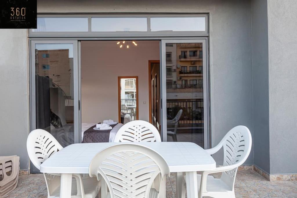 Comfortable Penthouse, Served With Lift, Wifi & Ac By 360 Estates Gzira Extérieur photo