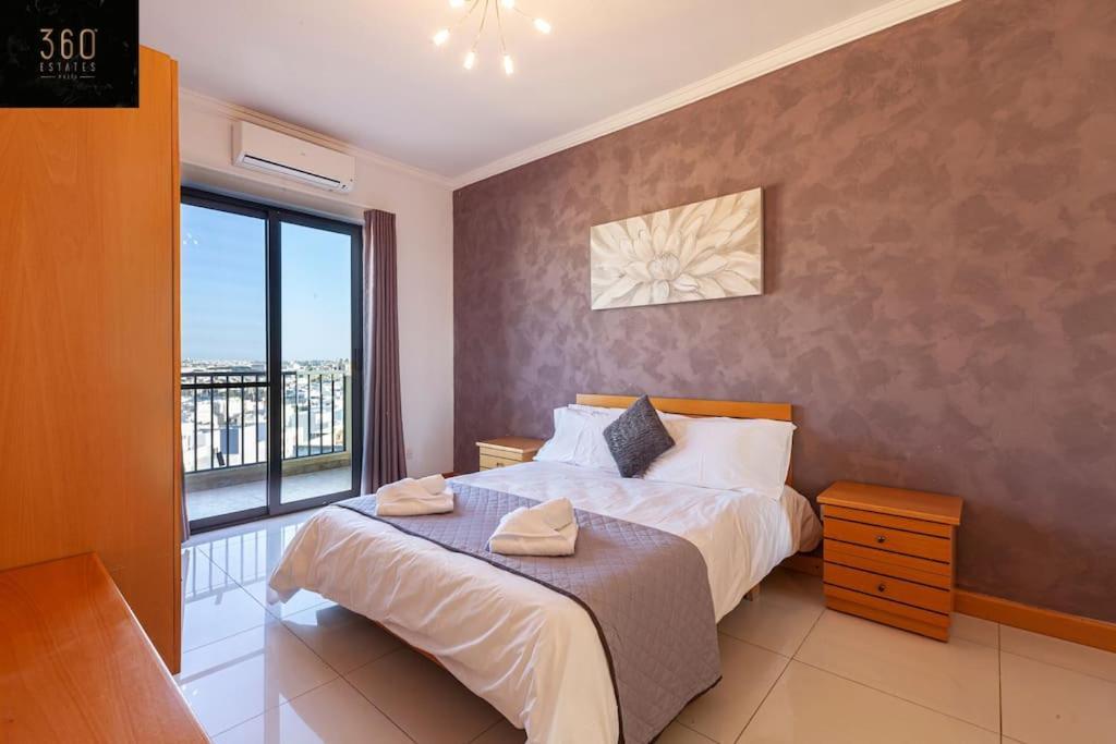 Comfortable Penthouse, Served With Lift, Wifi & Ac By 360 Estates Gzira Extérieur photo